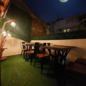 Moon بيت شباب اسطنبول